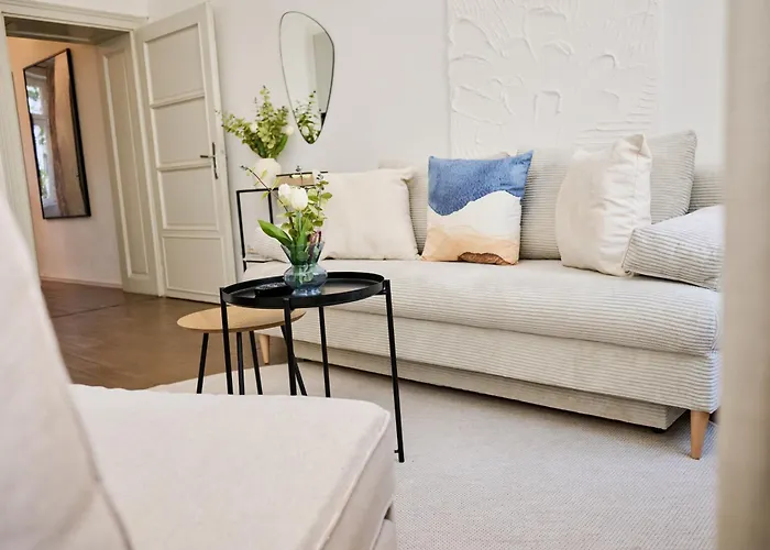 Charming Flat - Near Metro & Volksoper Daire
